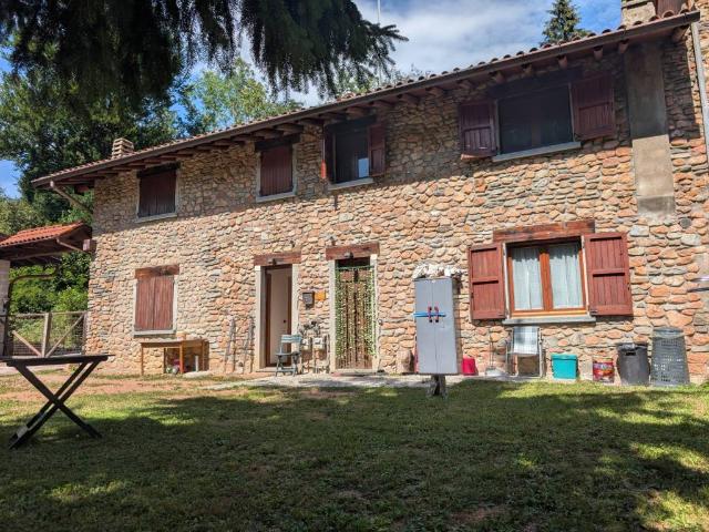 Casa indipendente in vendita a Cuasso al Monte VA