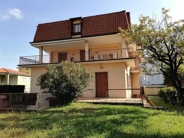 Casa indipendente in vendita a Curno BG
