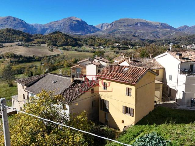 Casa indipendente in vendita a Amandola FM