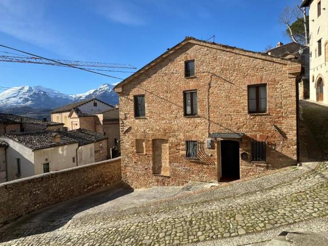 Casa indipendente in vendita a Amandola FM
