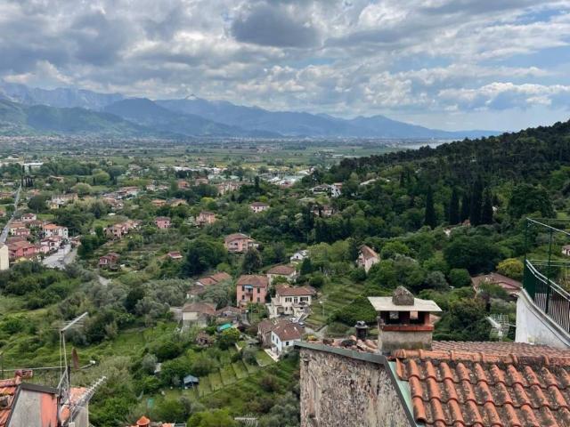 Casa indipendente in vendita a Ameglia SP