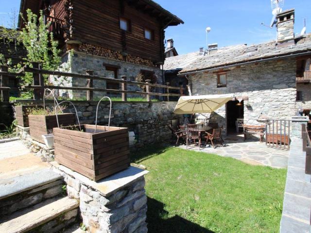 Casa indipendente in vendita a Antey Saint Andrè AO