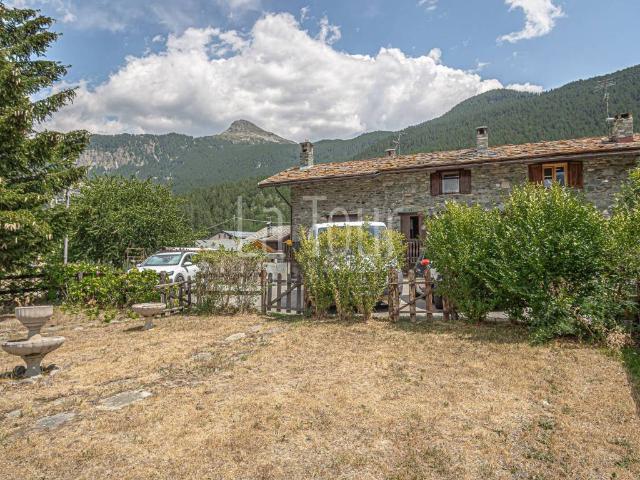 Casa indipendente in vendita a Antey Saint Andrè AO