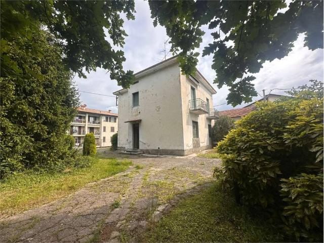 Casa indipendente in vendita a Anzano del Parco CO