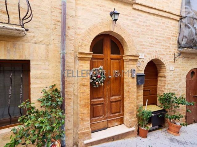 Casa indipendente in vendita a Ancarano TE