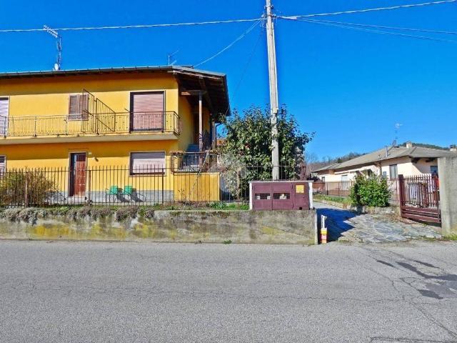 Casa indipendente in vendita a Angera VA
