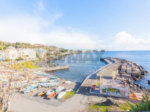 Casa Indipendente in vendita a Aci Castello