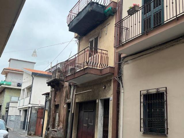 Casa indipendente in vendita a Aci Sant'Antonio CT