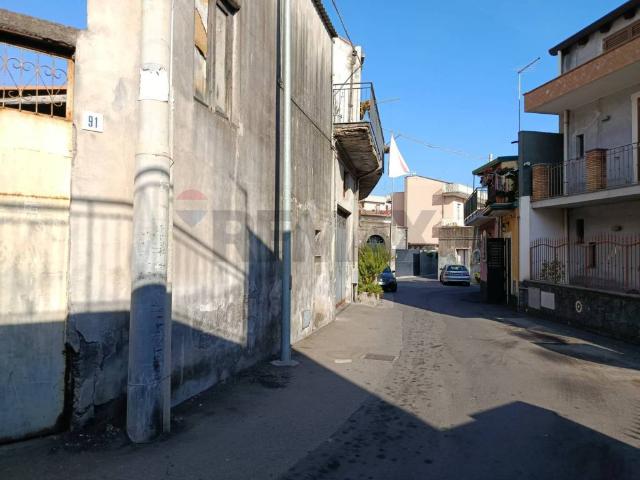 Casa indipendente in vendita a Aci Sant'Antonio CT