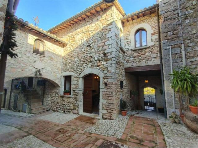 Casa indipendente in vendita a Acquasparta TR
