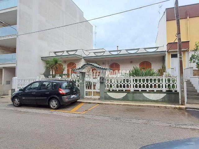 Casa indipendente in vendita a Adelfia
