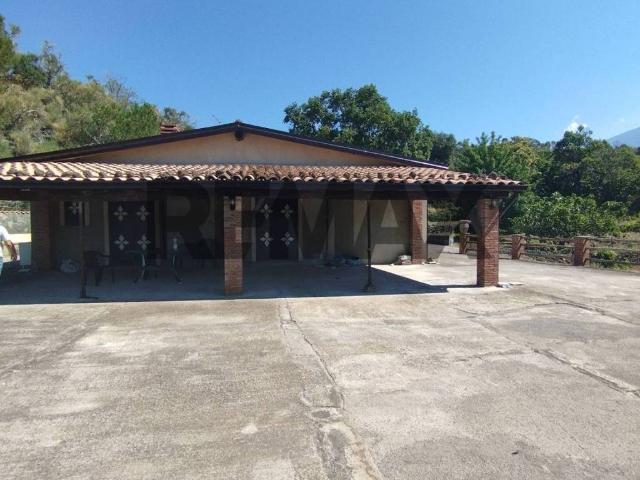 Casa indipendente in vendita a Adrano CT