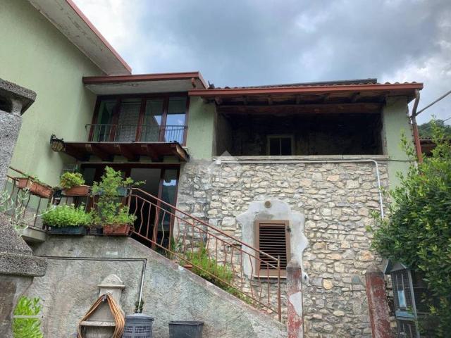 Casa indipendente in vendita a Adrara San Rocco BG