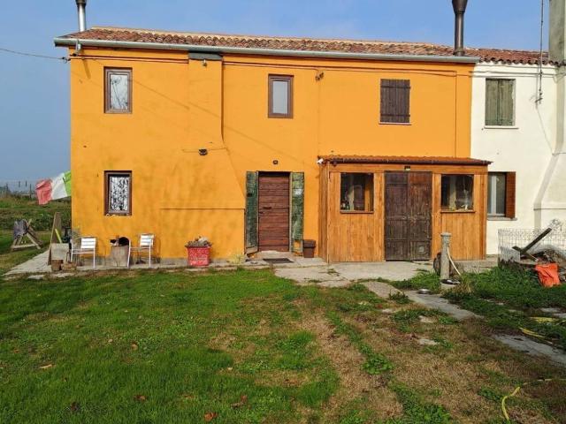 Casa indipendente in vendita a Adria RO