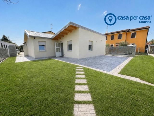 Casa indipendente in vendita a Adria RO