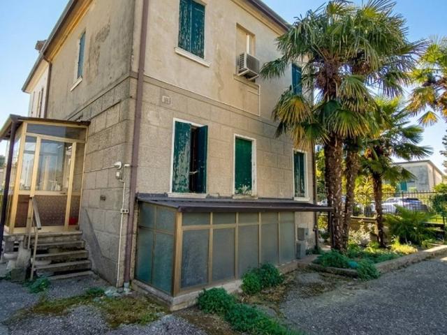 Casa indipendente in vendita a Adria RO