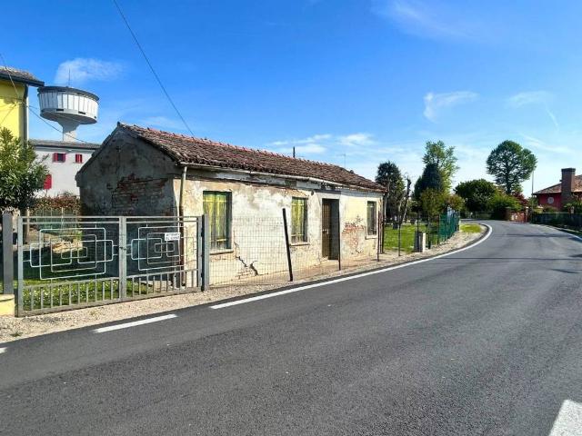 Casa indipendente in vendita a Adria RO