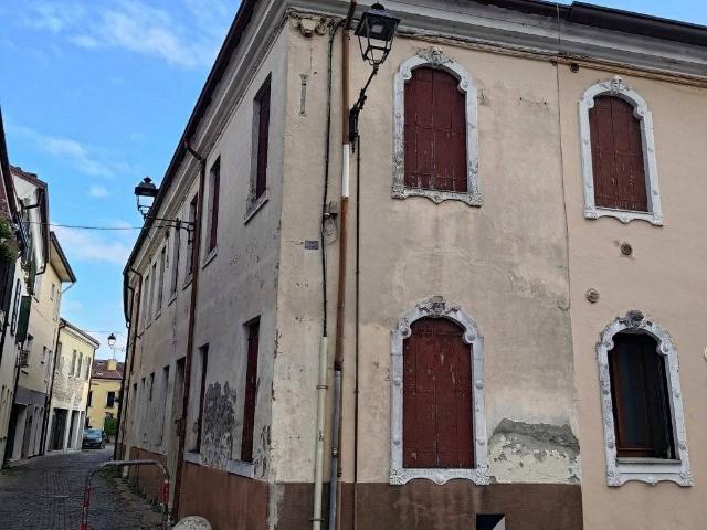Casa indipendente in vendita a Adria RO