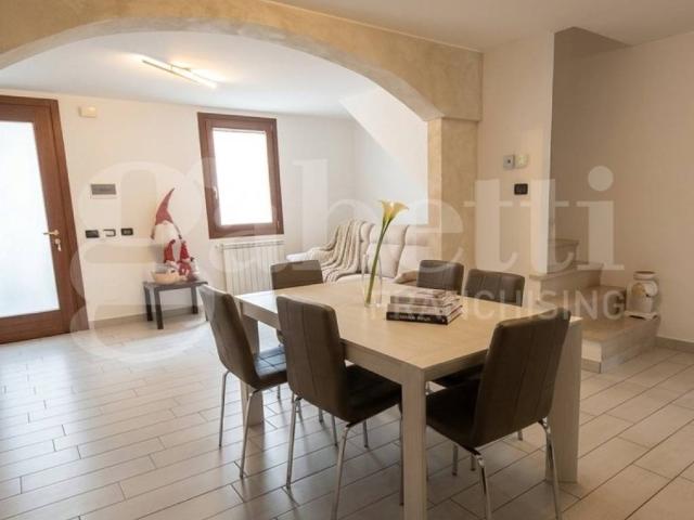 Casa indipendente in vendita a Adria RO