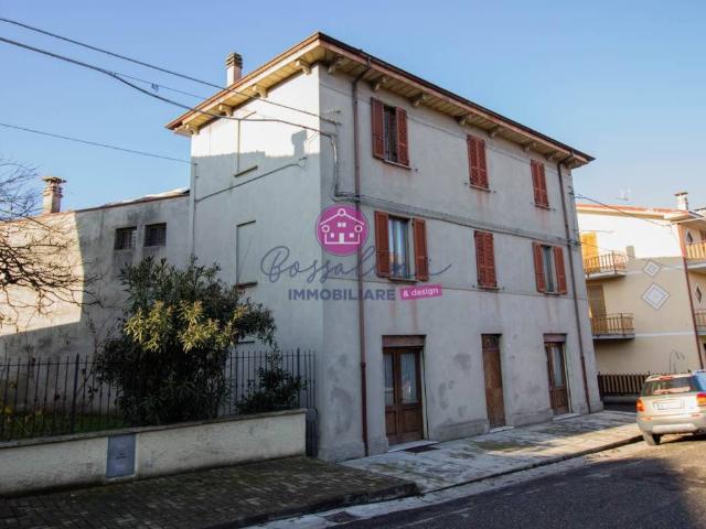 Casa indipendente in vendita a Agazzano PC