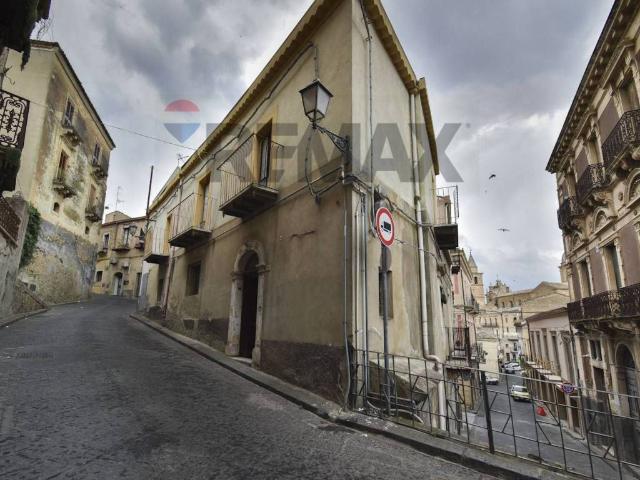 Casa indipendente in vendita a Agira EN
