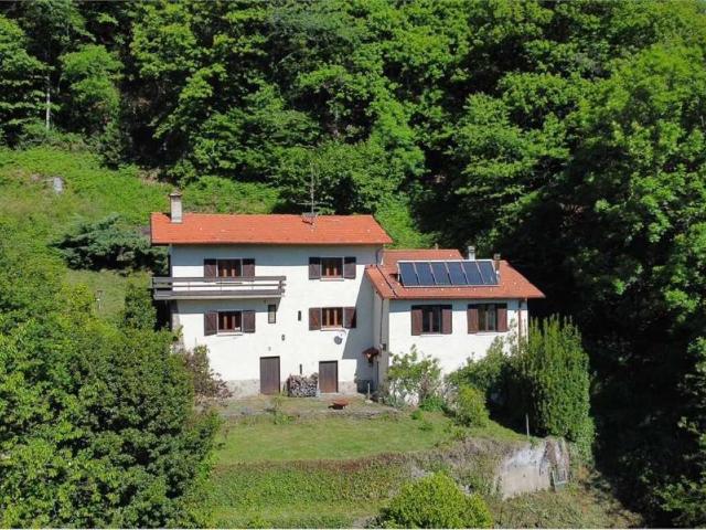 Casa indipendente in vendita a Agra VA