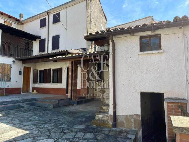 Casa indipendente in vendita a Alta Val Tidone PC
