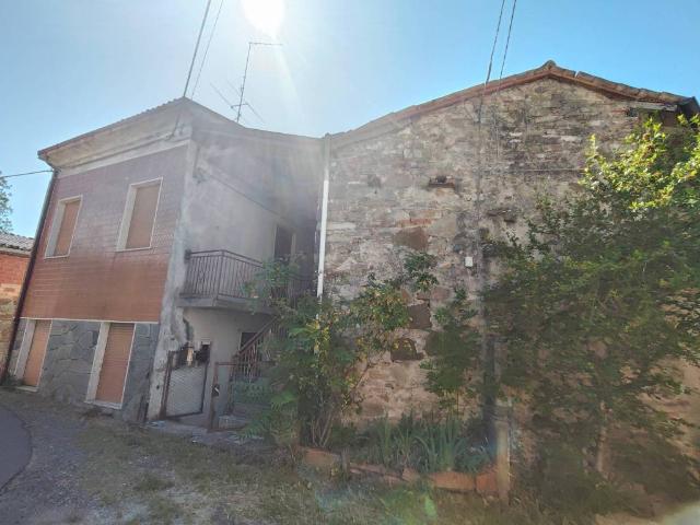 Casa indipendente in vendita a Alta Val Tidone PC