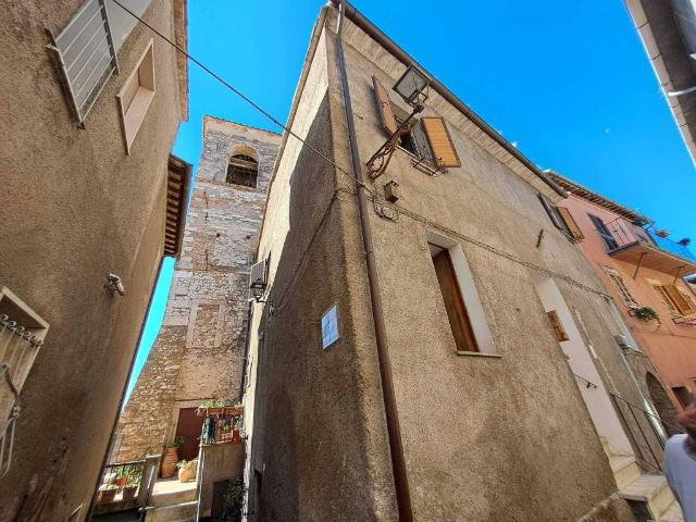 Casa indipendente in vendita a Alviano TR