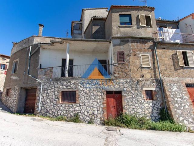 Casa indipendente in vendita a Alviano TR