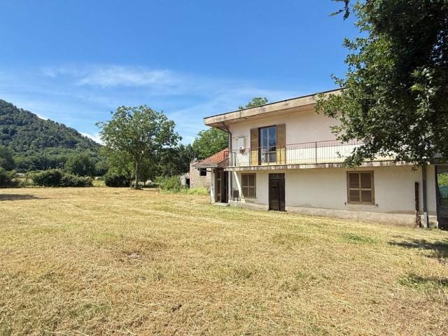 Casa indipendente in vendita a Alatri FR
