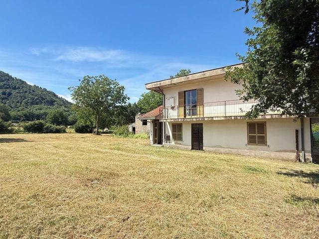 Casa indipendente in vendita a Alatri