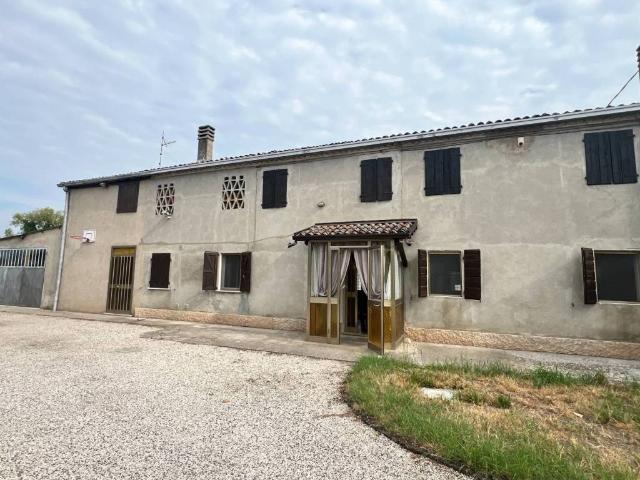 Casa indipendente in vendita a Albaredo d'Adige VR