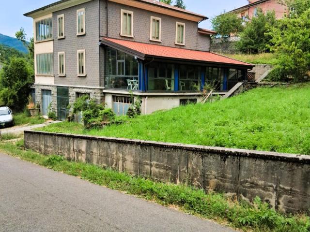 CASA INDIPENDENTE in VENDITA a ALBARETO Albareto di 10 vani