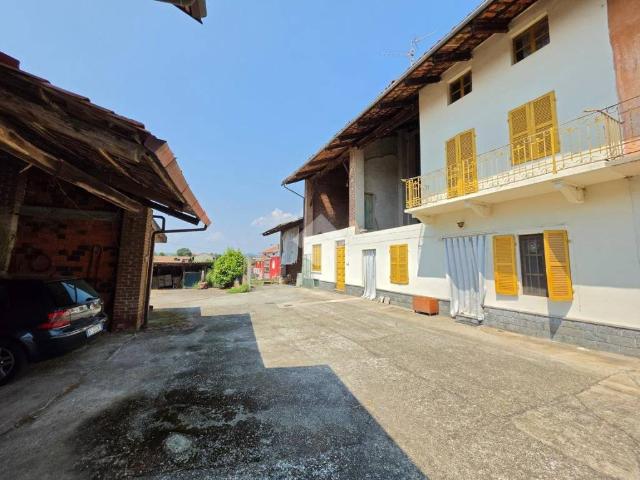 Casa indipendente in vendita a Alice Castello VC