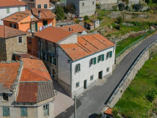 Casa indipendente in vendita a Aquila d'Arroscia IM