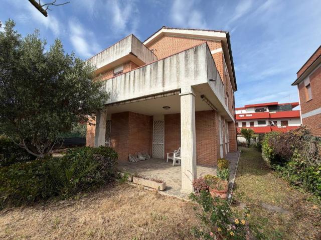 Casa indipendente in vendita a Ardea RM