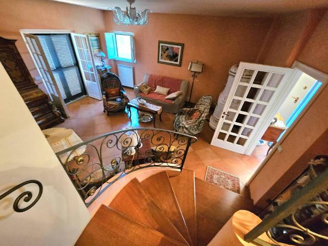 Casa indipendente in vendita a Arezzo AR