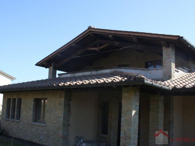 CASA INDIPENDENTE in VENDITA a AREZZO BATTIFOLLE / RUSCELLO / POGGIOLA / SAN GIULIANO di 12 vani