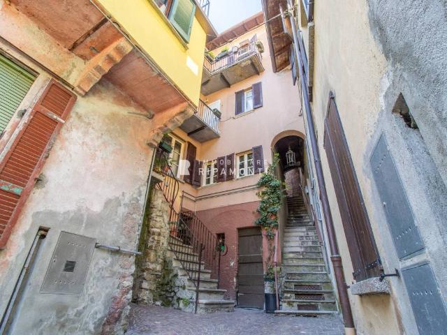 Casa indipendente in vendita a Argegno CO
