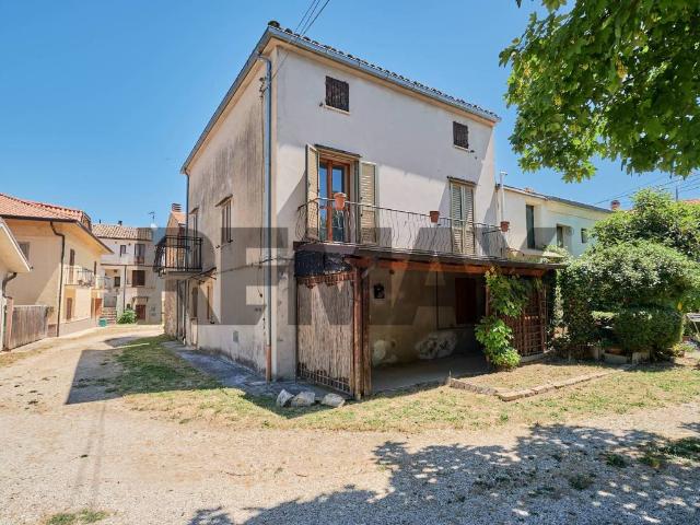Casa indipendente in vendita a Ari CH