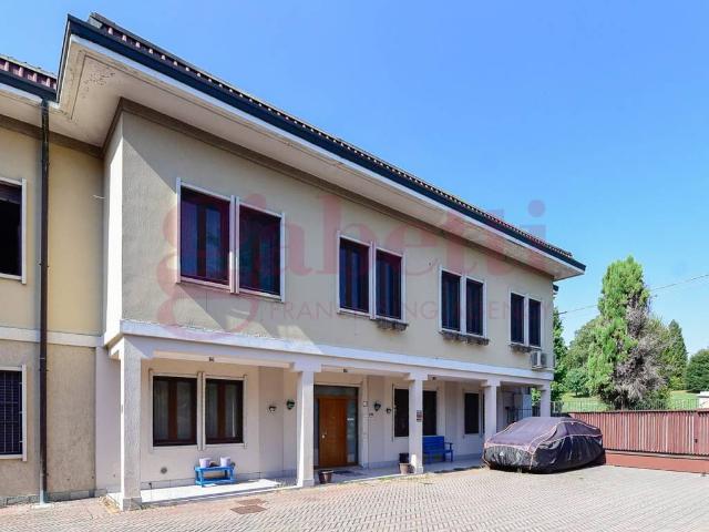 Casa indipendente in vendita a Arosio CO