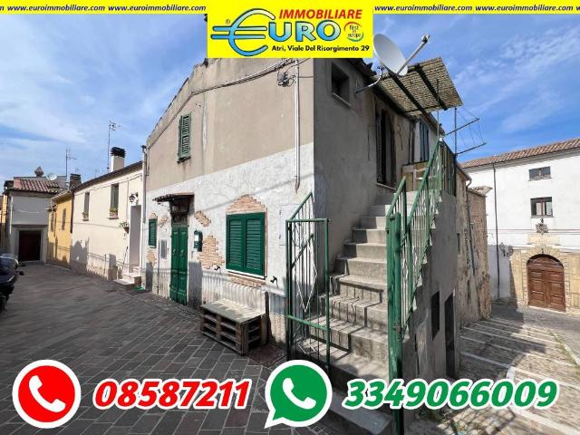 Casa indipendente in vendita a Atri TE