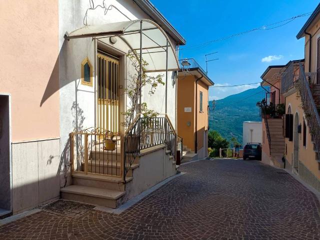 Casa indipendente in vendita a Lapio AV