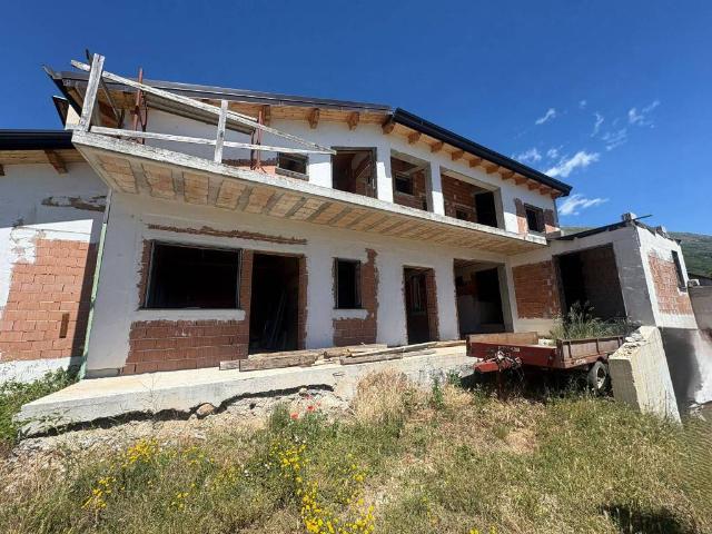 Casa indipendente in vendita a Avezzano AQ