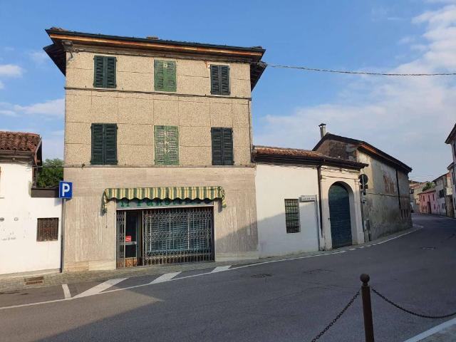 Casa indipendente in vendita a Azzanello CR