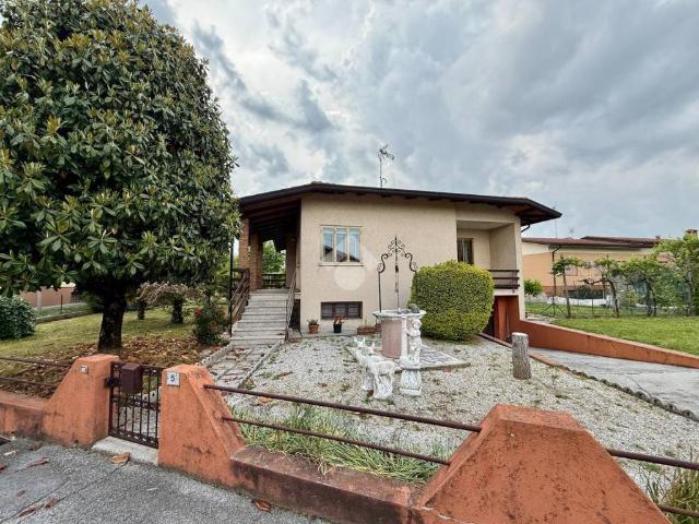 Casa indipendente in vendita a Azzano Decimo PN