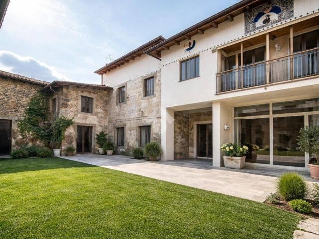Casa indipendente in vendita a Azzano San Paolo BG