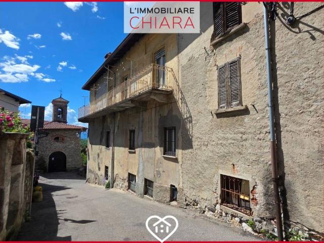 Casa indipendente in vendita a Azzio VA