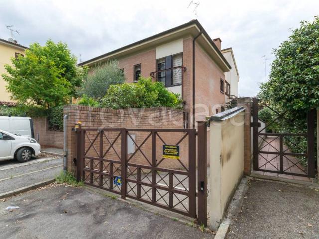 Casa indipendente in vendita a Bologna, Mazzini Fossolo